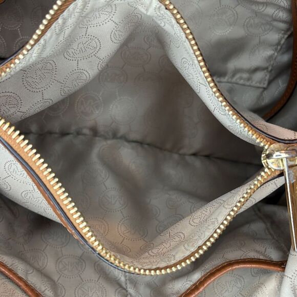 Michael Kors Cynthia Vanilla PVC Medium Signature Logo Satchel - Picture 13 of 16